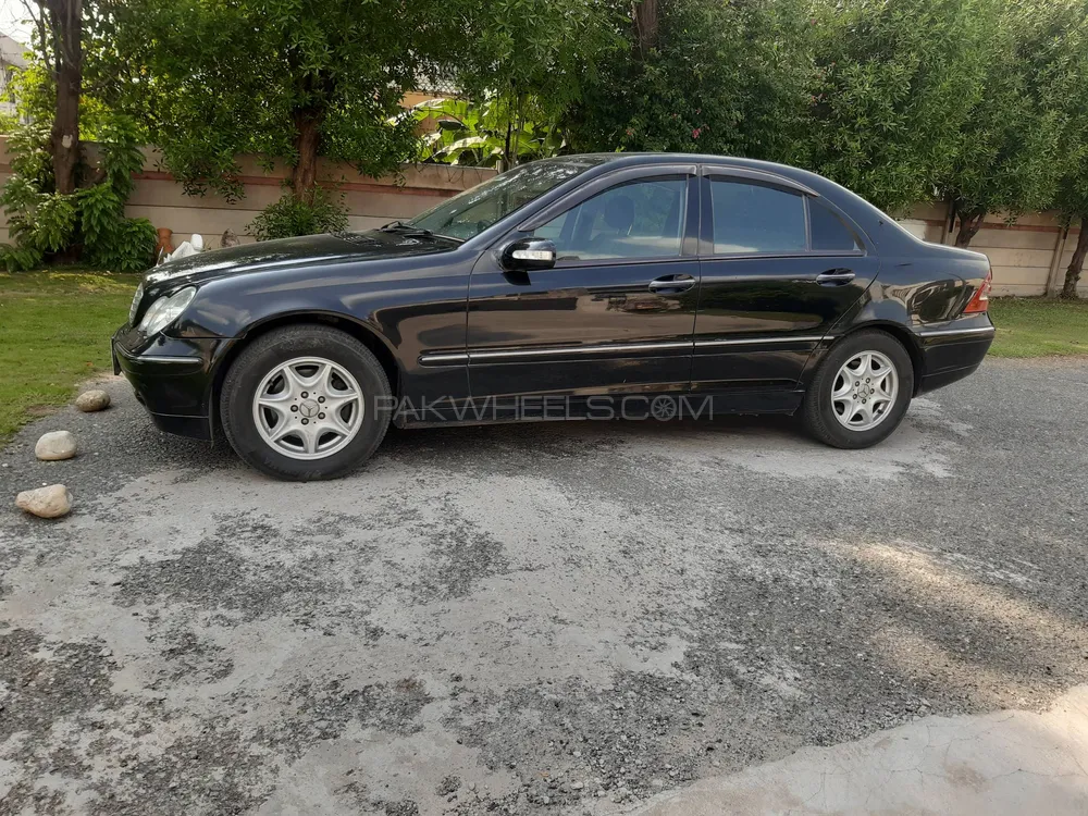 Mercedes Benz C Class 2003 for Sale in Lahore Image-1