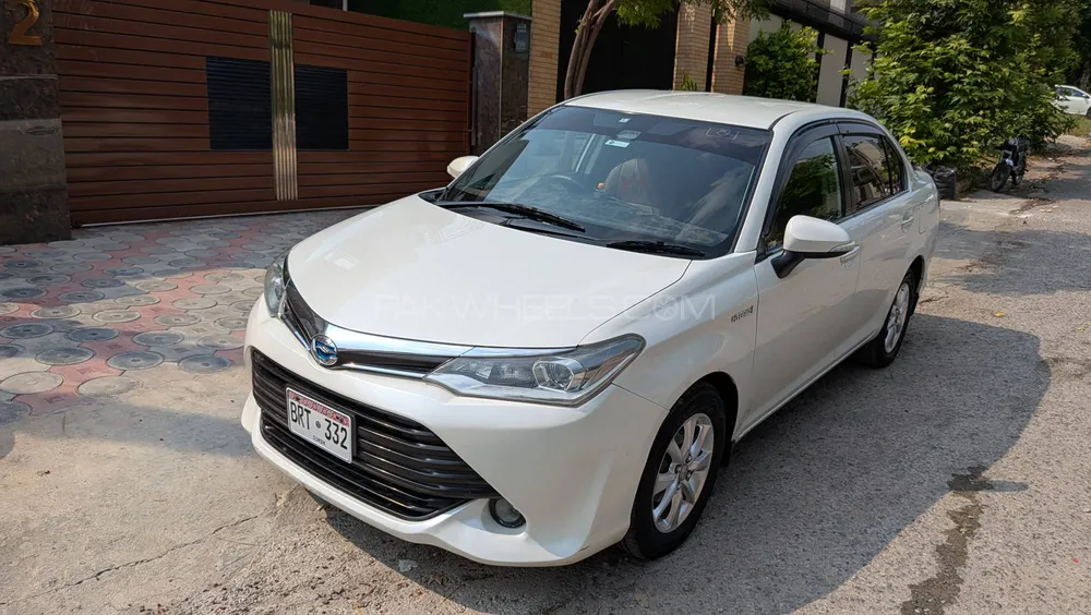 Toyota Corolla Axio 2015 for Sale in Islamabad Image-1