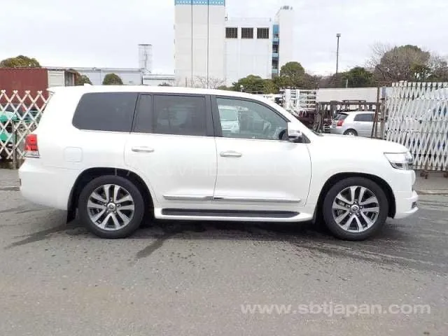 Toyota Land Cruiser 2020 for Sale in Karachi Toyota Land Cruiser 2020 for Sale in Karachi Image-2