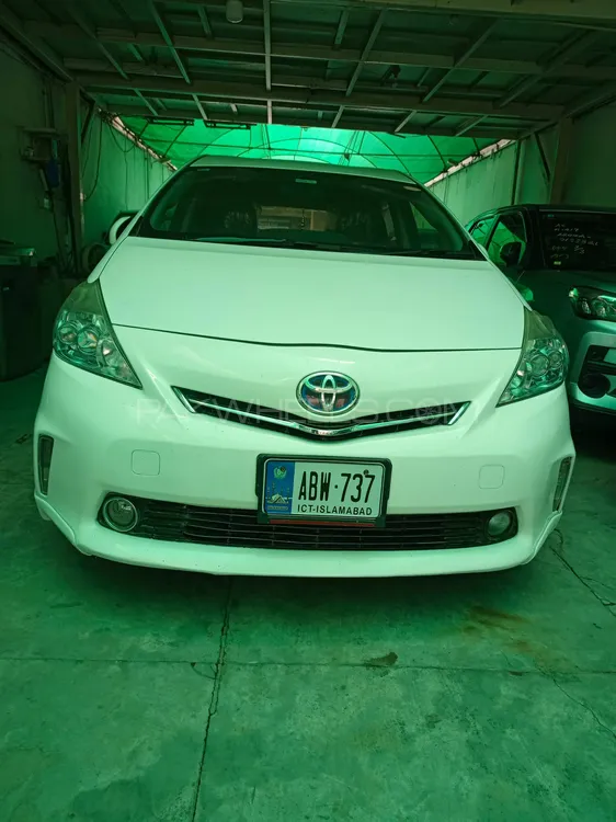Toyota Prius Alpha 2013 for Sale in Lahore Image-1