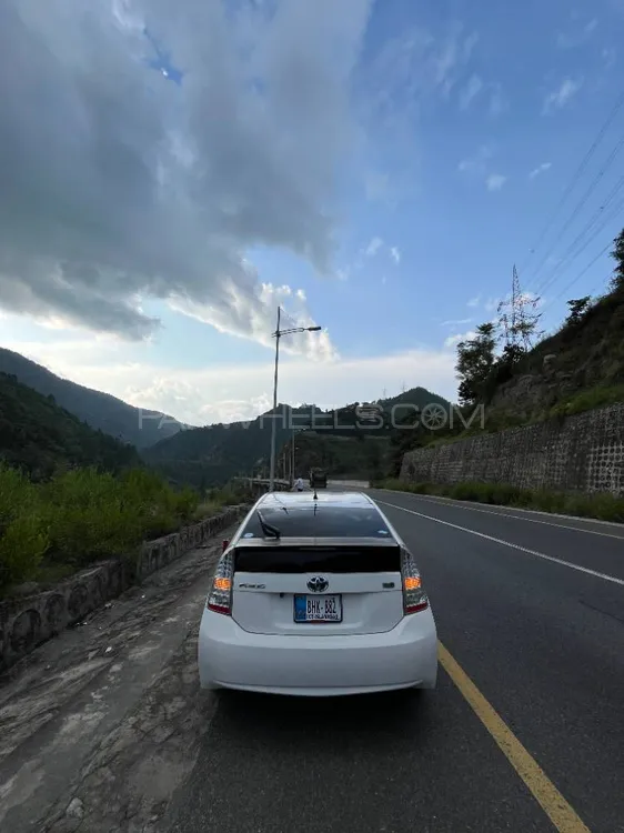 Toyota Prius 2011 for Sale in Islamabad Image-1