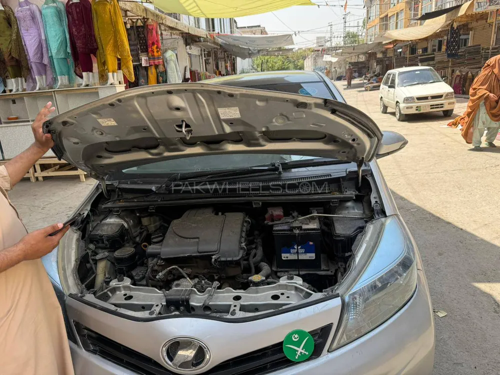 Toyota Vitz 2011 for Sale in Peshawar Image-1