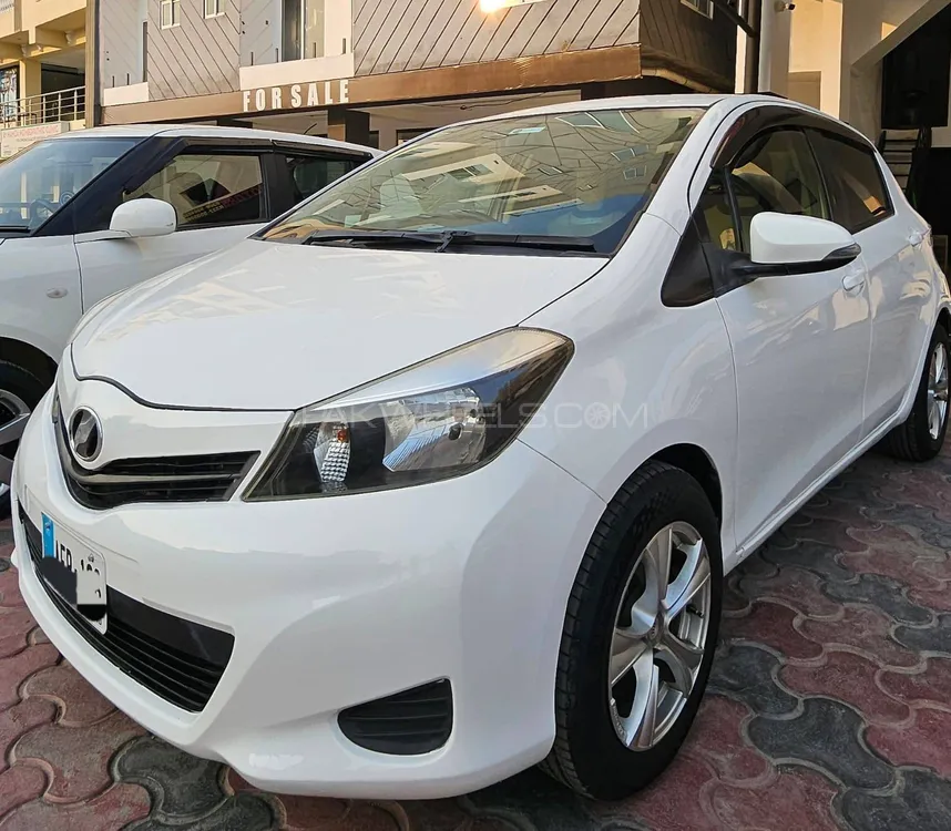 Toyota Vitz 2013 for Sale in Islamabad Image-1