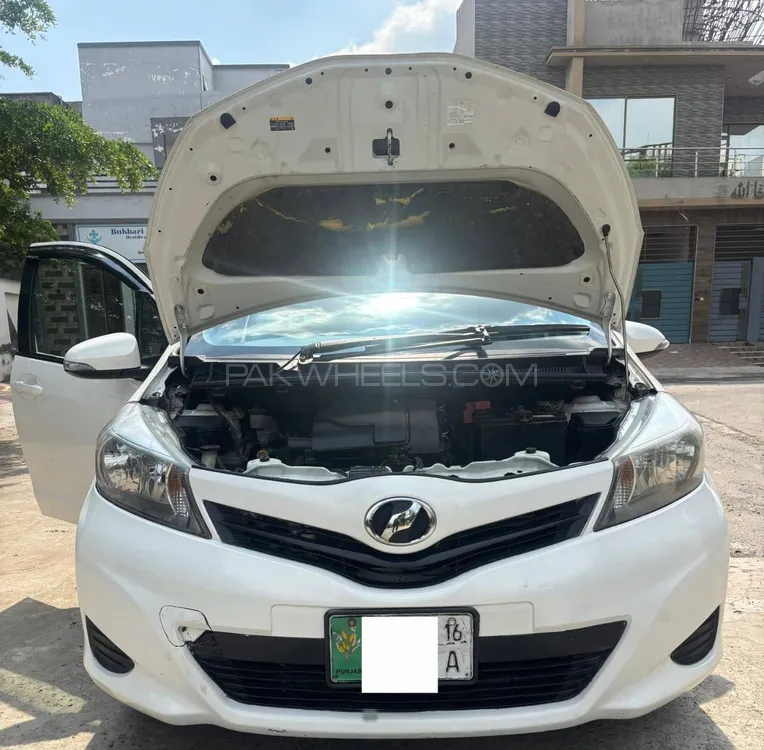 Toyota Vitz 2013 for Sale in Islamabad Image-1