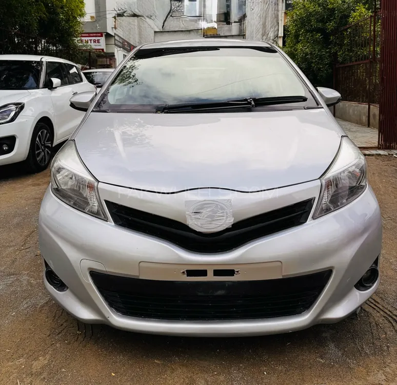 Toyota Vitz 2014 for Sale in Karachi Image-1