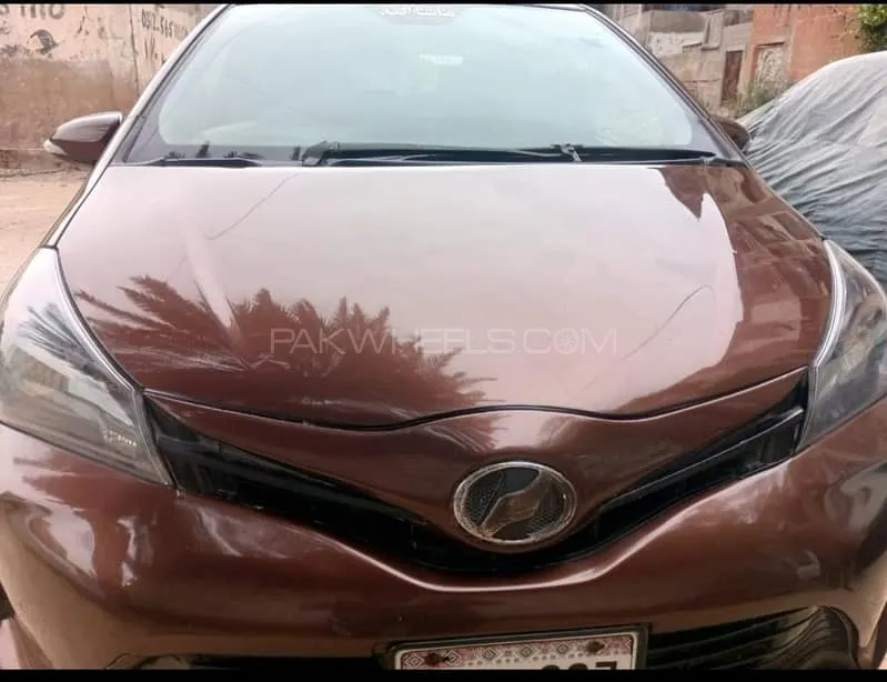 Toyota Vitz 2014 for Sale in Karachi Image-1
