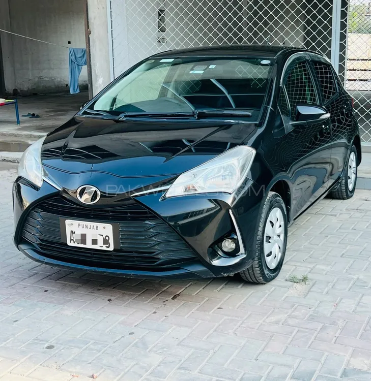 Toyota Vitz 2017 for Sale in Sialkot Image-1