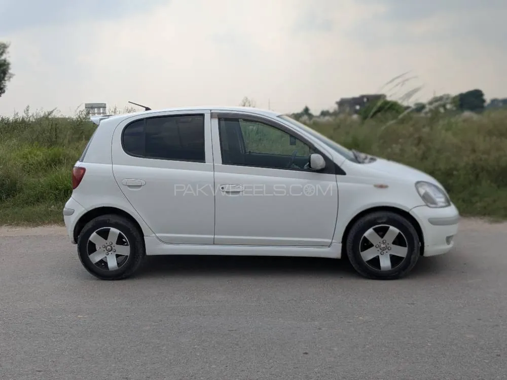 Toyota Vitz 2004 for Sale in Islamabad Image-1