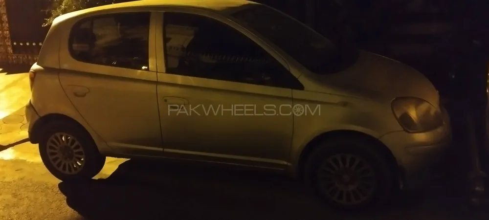 Toyota Vitz 2004 for Sale in Lahore Image-1