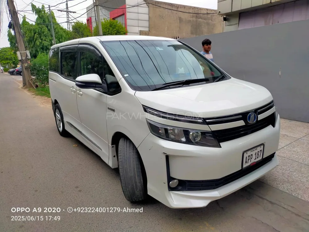 Toyota Voxy 2018 for Sale in Lahore Image-1