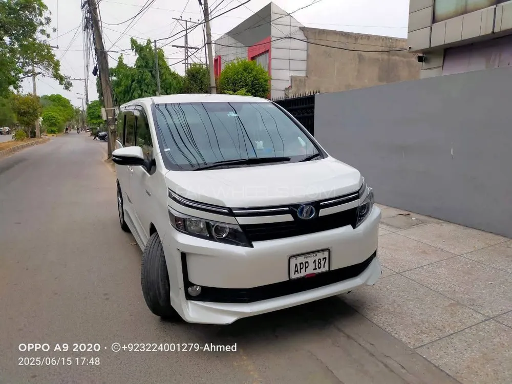 Toyota Voxy 2023 for Sale in Lahore Image-1