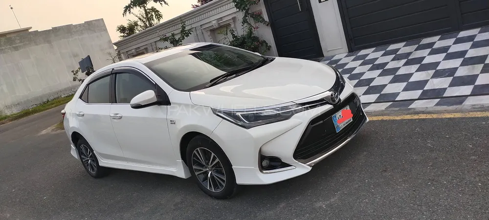 Toyota Corolla 2018 for Sale in Sialkot Image-1