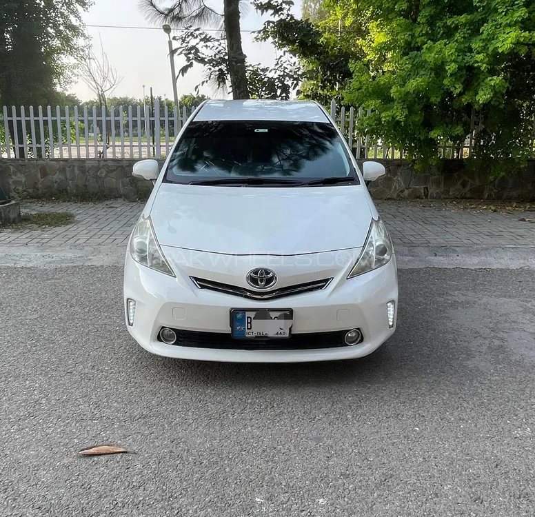 Toyota Prius Alpha 2013 for Sale in Islamabad Image-1