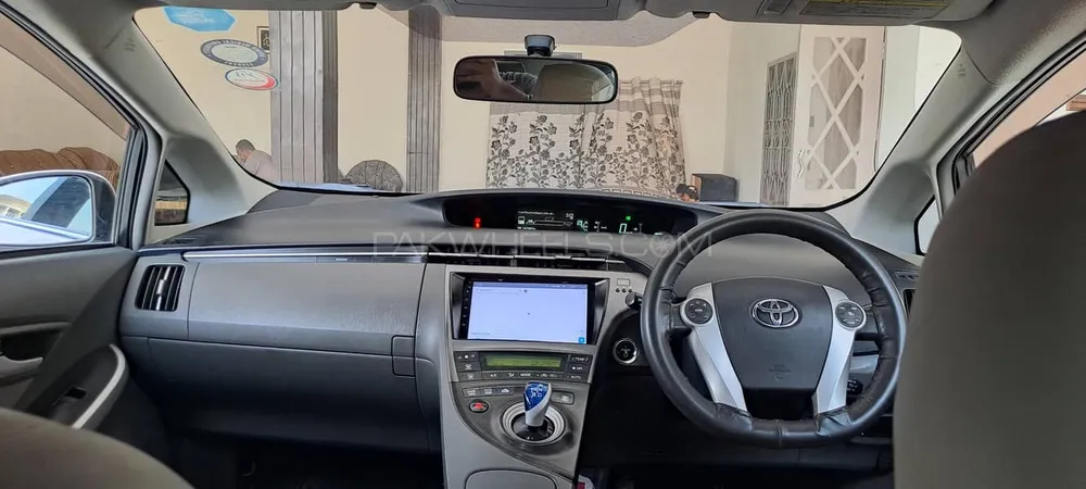 Toyota Prius 2011 for Sale in Peshawar Image-1