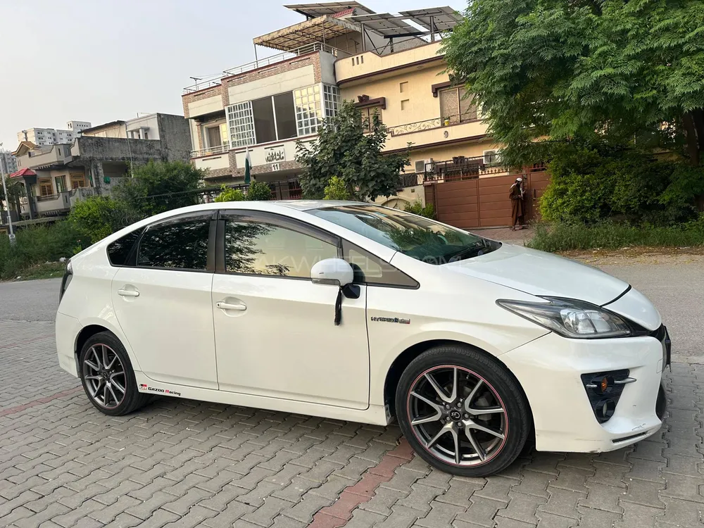 Toyota Prius 2012 for Sale in Islamabad Image-1