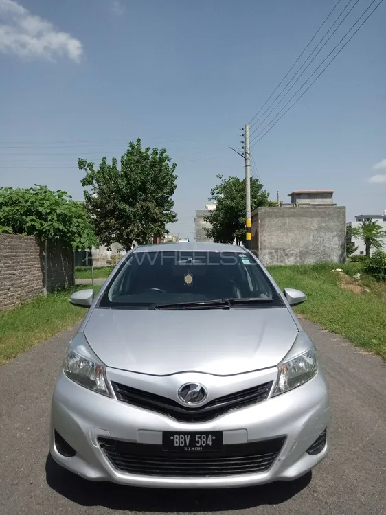 Toyota Vitz 2013 for Sale in Lahore Image-1