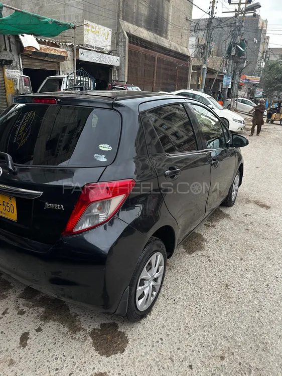 Toyota Vitz 2014 for Sale in Karachi Image-1