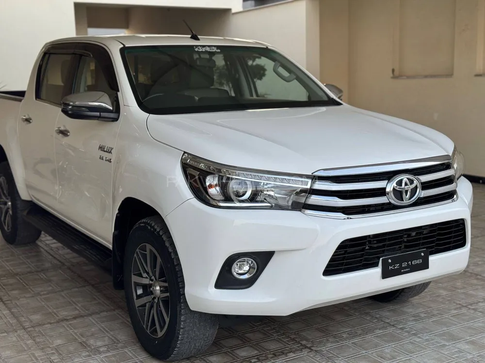 Toyota Hilux 2020 for Sale in Chunian Image-1