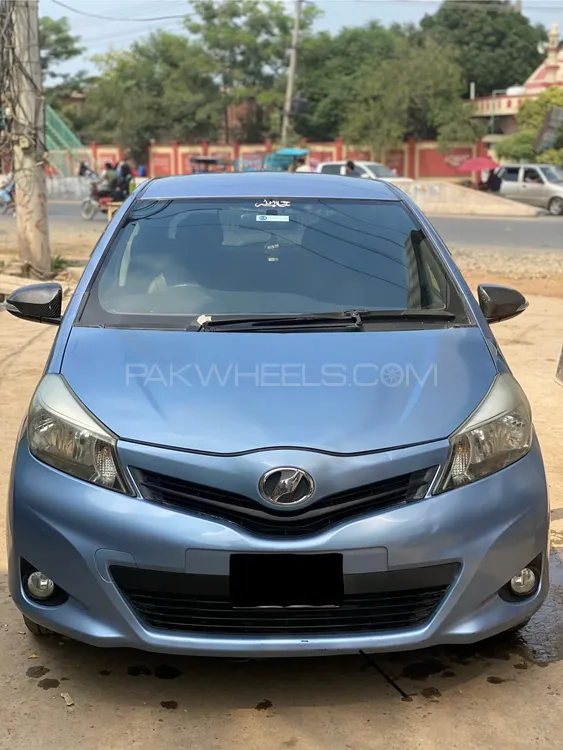 Toyota Vitz 2013 for Sale in Gujranwala Image-1