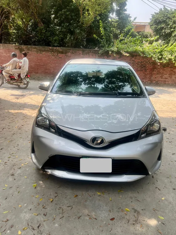 Toyota Vitz 2015 for Sale in Lahore Image-1