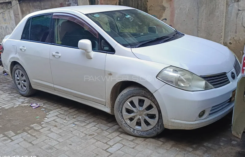 Nissan Tiida 2007 for Sale in Karachi Image-1