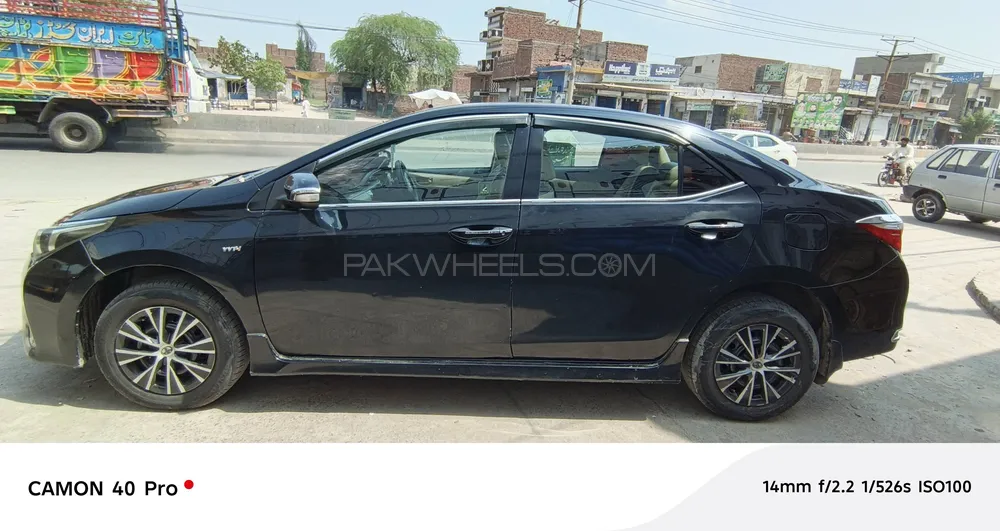 Toyota Corolla 2015 for Sale in Faisalabad Image-1
