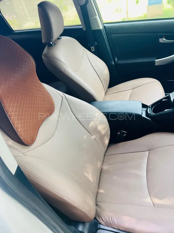 Toyota Prius 2014 for Sale in Multan Toyota Prius 2014 for Sale in Multan Image-11