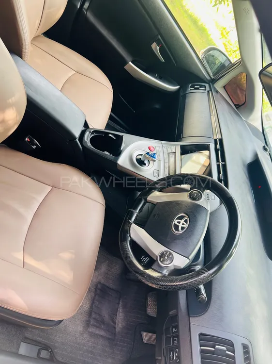 Toyota Prius 2014 for Sale in Multan Toyota Prius 2014 for Sale in Multan Image-12