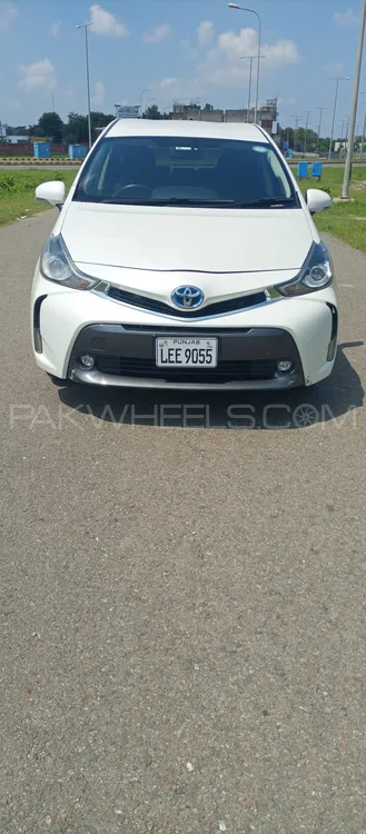 Toyota Prius Alpha 2014 for Sale in Lahore Image-1