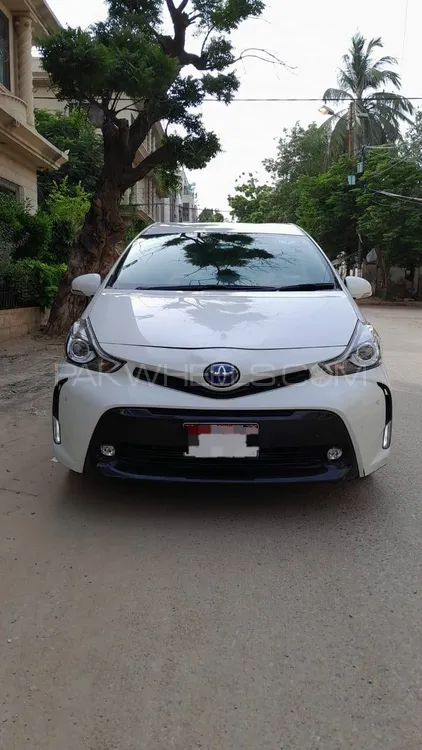 Toyota Prius Alpha 2021 for Sale in Karachi Image-1