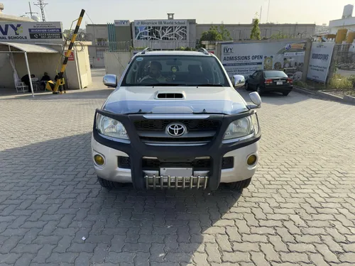 Toyota Hilux Invincible 2011