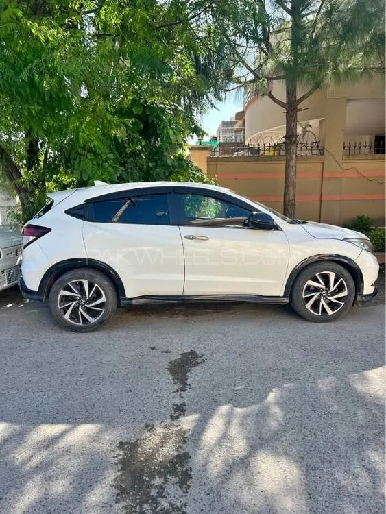 Honda Vezel 2017 for Sale in Islamabad Image-1