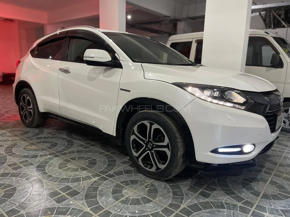 Honda Vezel 2016 for Sale in Karachi Image-1