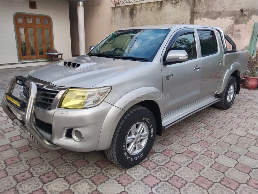 Toyota Hilux 2012 for Sale in Gujrat Image-1