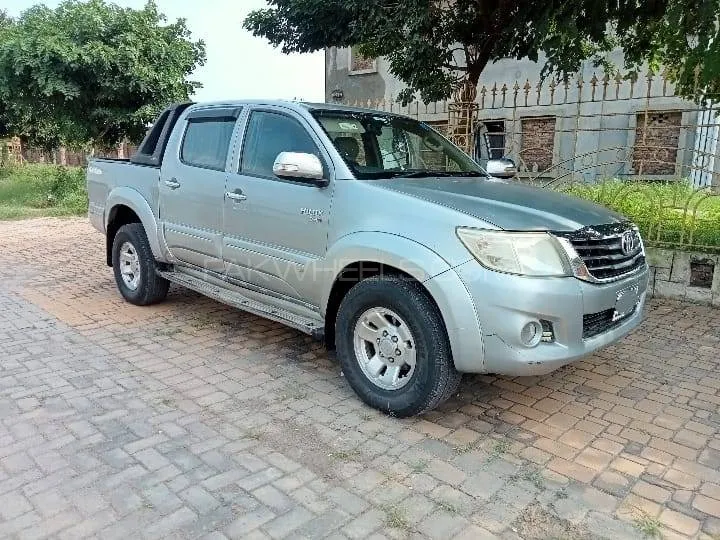 Toyota Hilux 2013 for Sale in Gujranwala Image-1