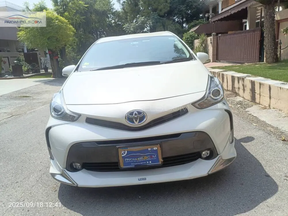 Toyota Prius Alpha 2016 for Sale in Islamabad Image-1