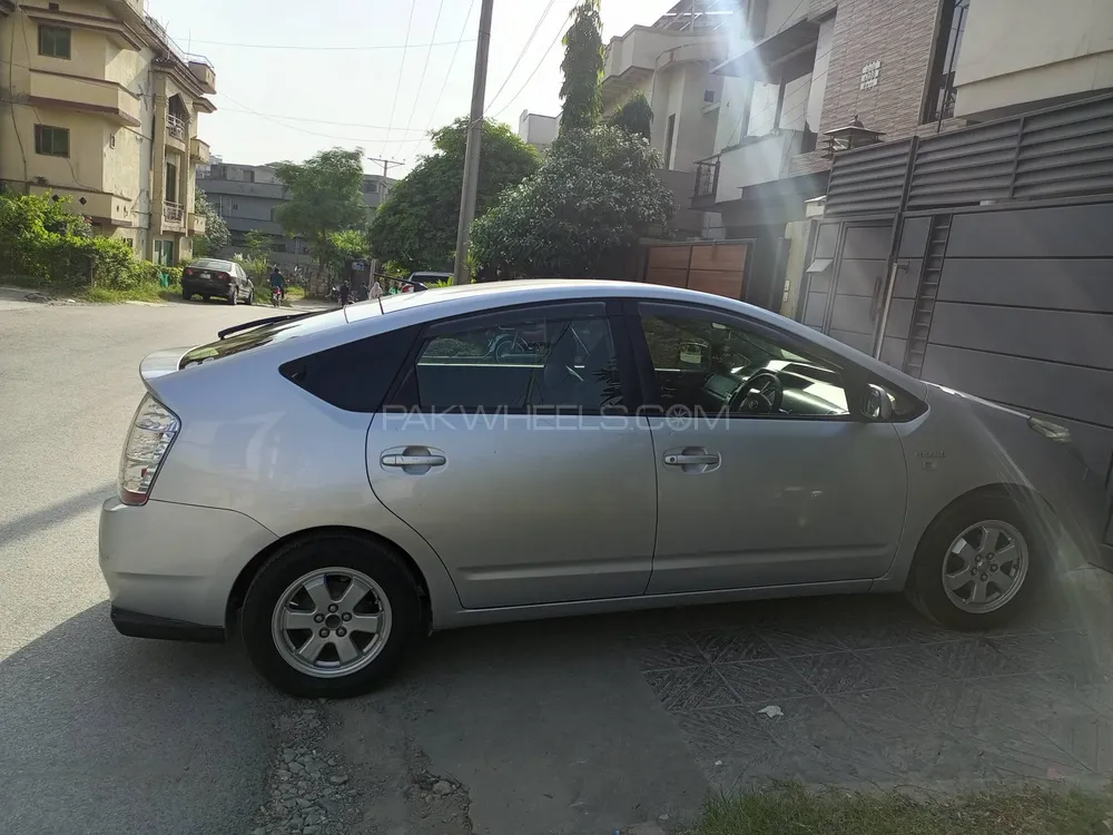Toyota Prius 2011 for Sale in Islamabad Image-1