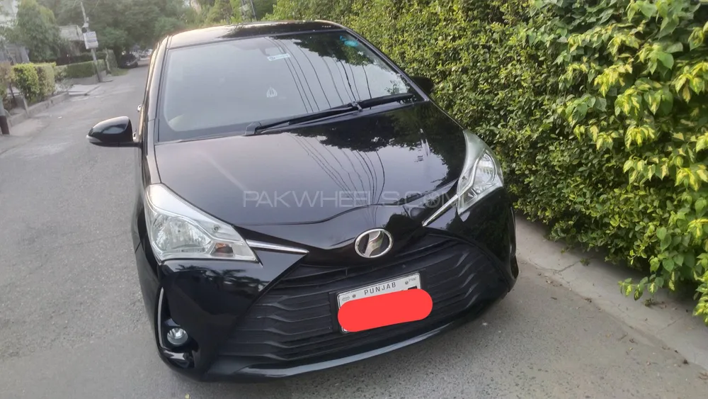 Toyota Vitz 2017 for Sale in Lahore Image-1