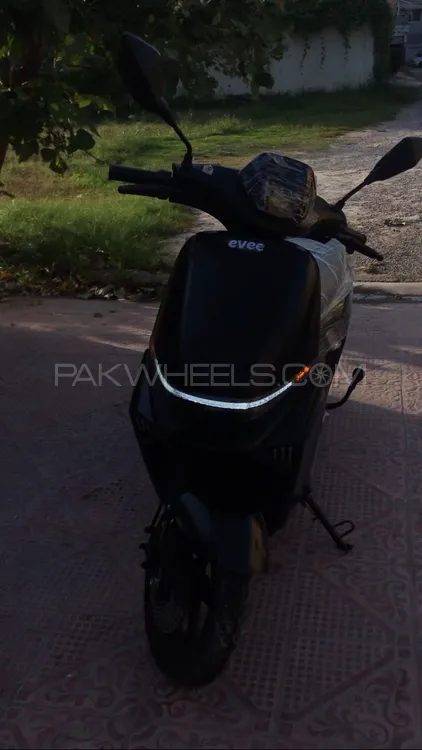 Crown EV Pro 2025 for Sale Image-1