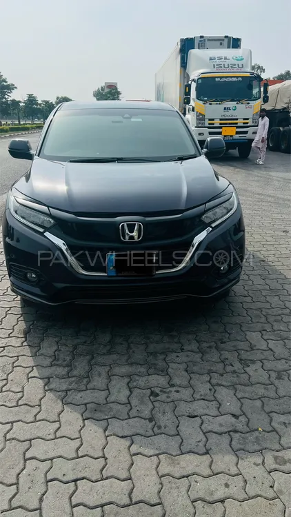 Honda Vezel 2018 for Sale in Faisalabad Image-1