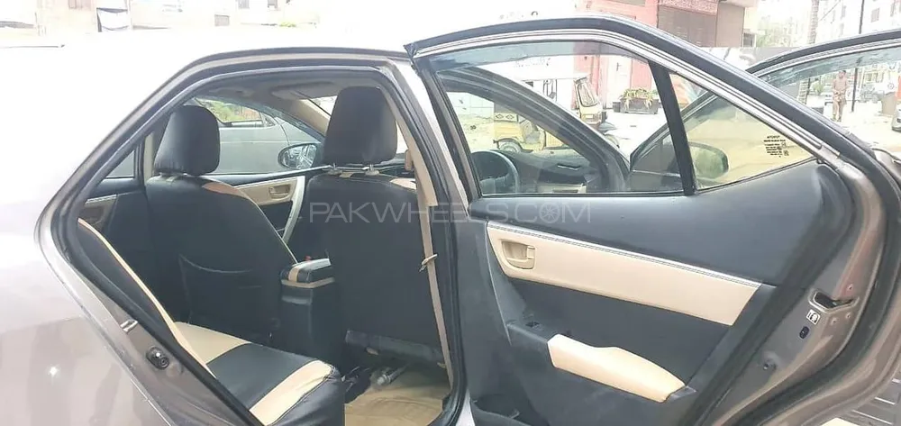 Toyota Corolla 2016 for Sale in Karachi Image-1