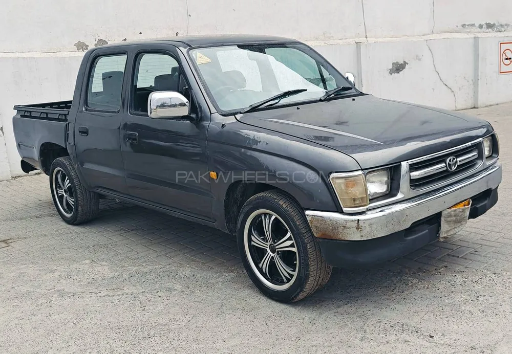 Toyota Hilux 2006 for Sale in Islamabad Image-1