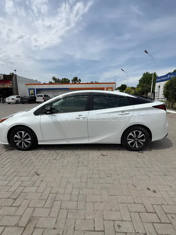 Toyota Prius 2021 for Sale in Sialkot Toyota Prius 2021 for Sale in Sialkot Image-11