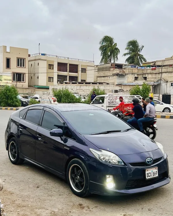 Toyota Prius 2011 for Sale in Karachi Image-1