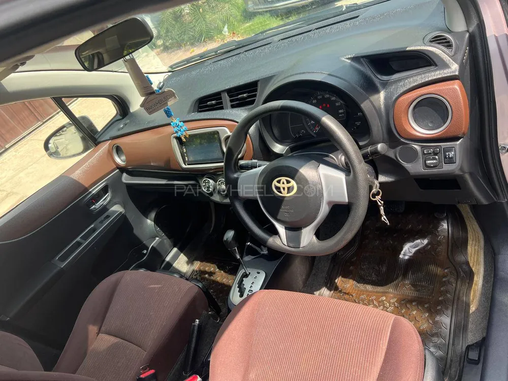 Toyota Vitz 2011 for Sale in Lahore Image-1