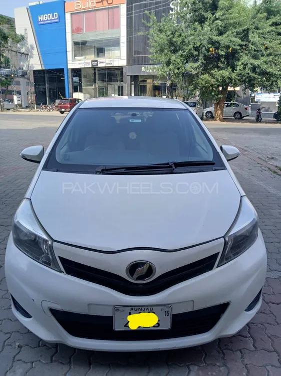 Toyota Vitz 2013 for Sale in Lahore Image-1