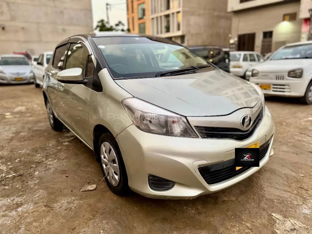 Toyota Vitz 2013 for Sale in Karachi Image-1