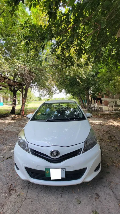 Toyota Vitz 2014 for Sale in Lahore Image-1