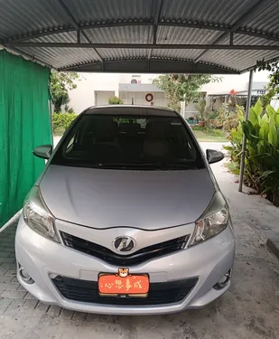 Toyota Vitz F 1.0 2014
