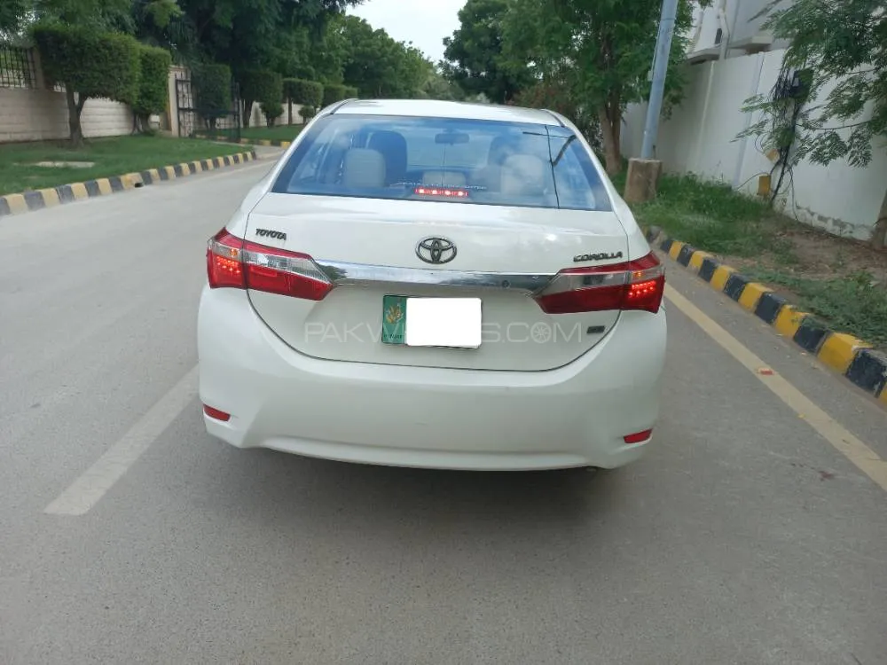 Toyota Corolla 2016 for Sale in Karachi Image-1